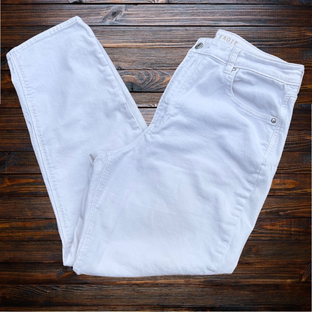American Eagle Woman’s White Stretch Straight Leg Jeans